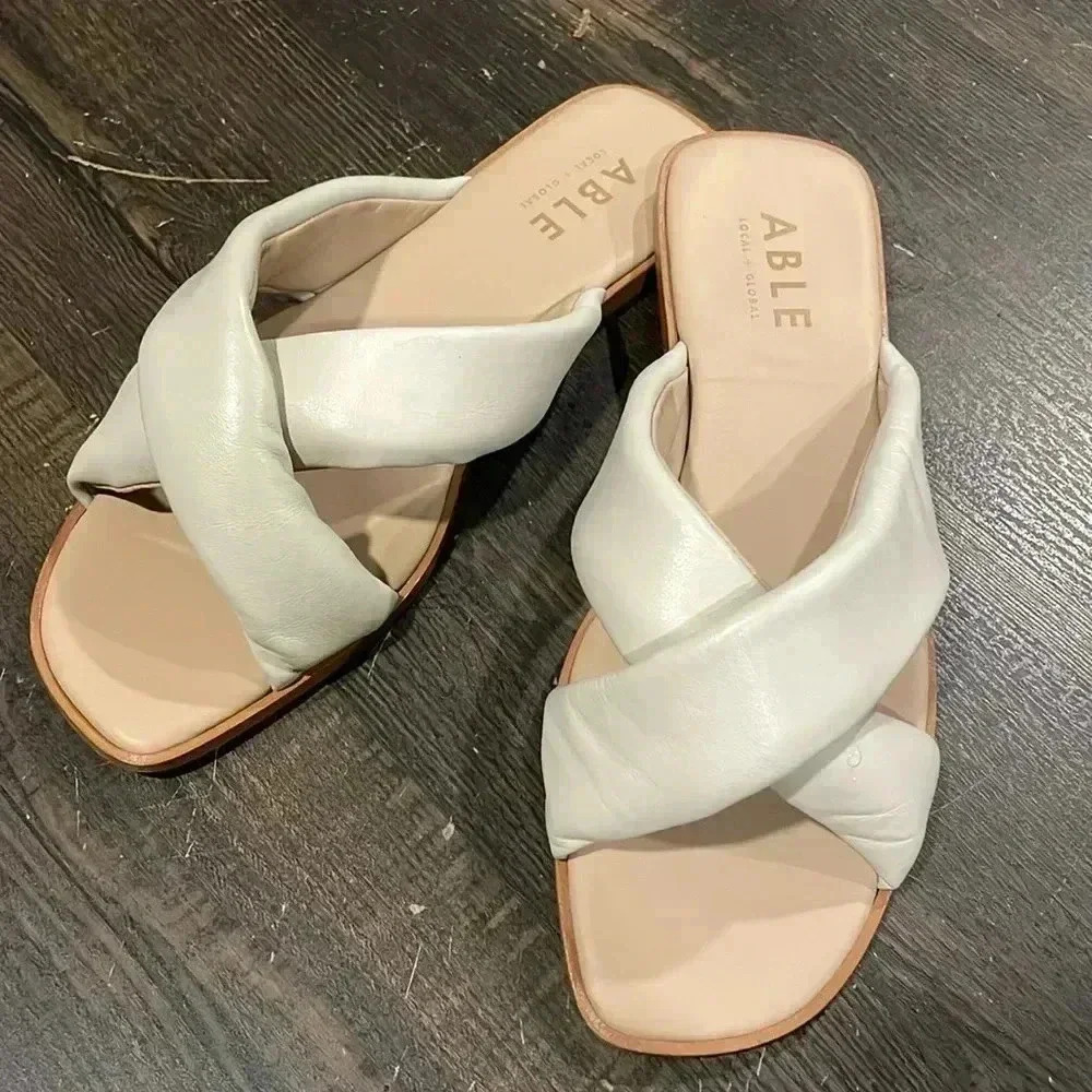 Able Sarah Napa Slides Sandals Flats NWOT 9